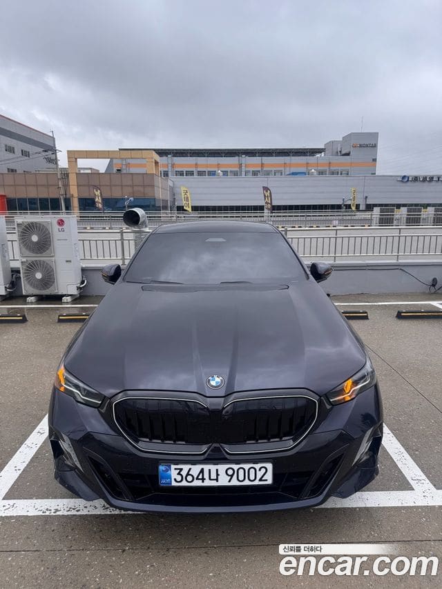 BMW 5 Series — фото 1