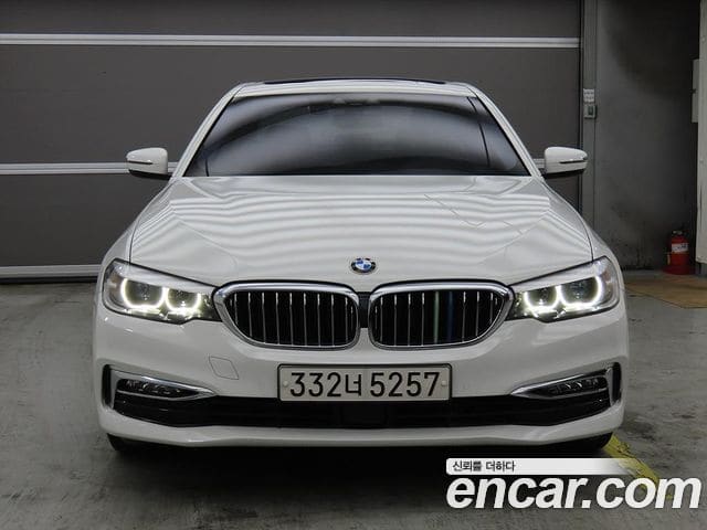 BMW 5 Series — фото 1