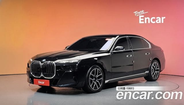 BMW 7 Series — фото 1