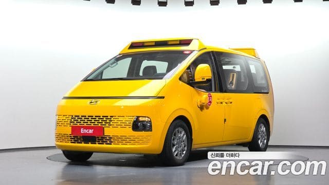 Hyundai Staria — фото 1