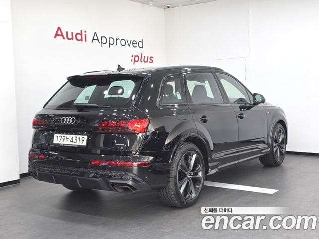 Audi Q7 — фото 1