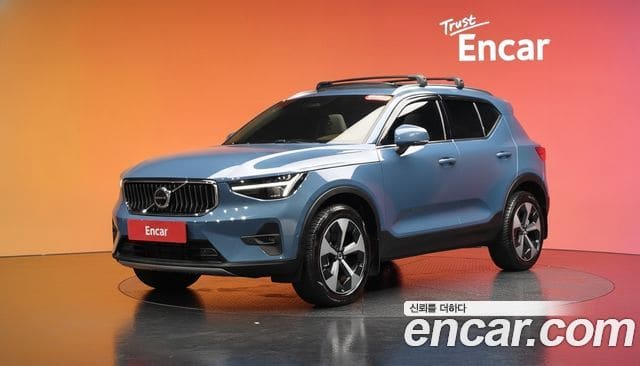 Volvo XC40 — фото 1