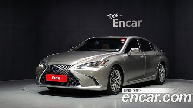 Lexus ES300h — фото 1