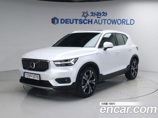Volvo XC40 — фото 1