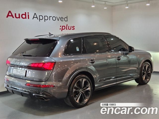 Audi Q7 — фото 1