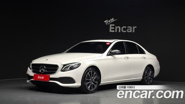 Mercedes-Benz E-Class — фото 1