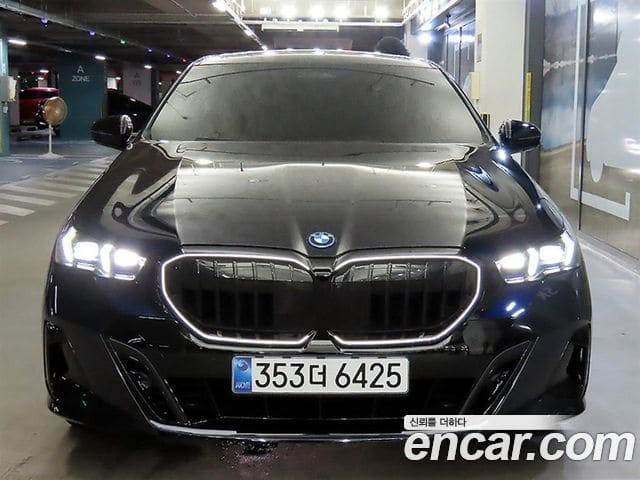 BMW 5 Series — фото 1