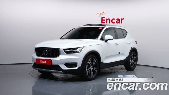 Volvo XC40 — фото 1