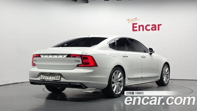 Volvo S90 — фото 1