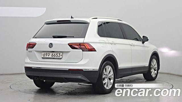 Volkswagen Tiguan — фото 1