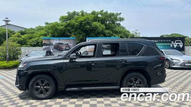 Lexus LX — фото 1