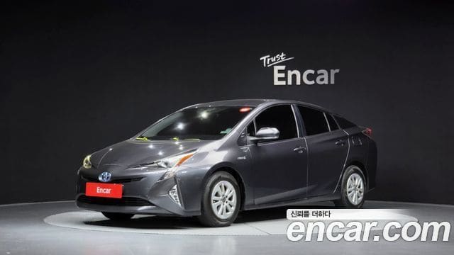 Toyota Prius — фото 1