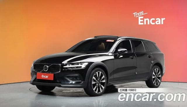 Volvo V60 Cross Country — фото 1