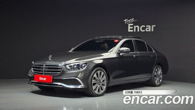 Mercedes-Benz E-Class — фото 1