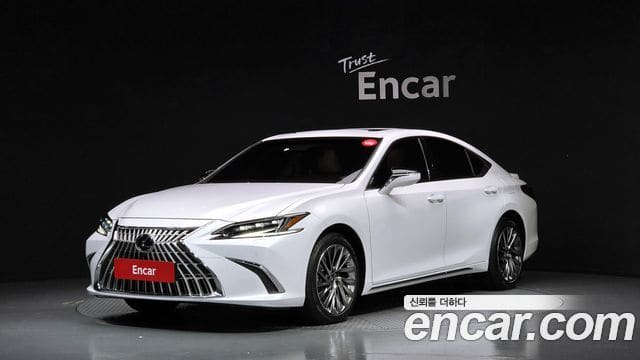Lexus ES300h — фото 1