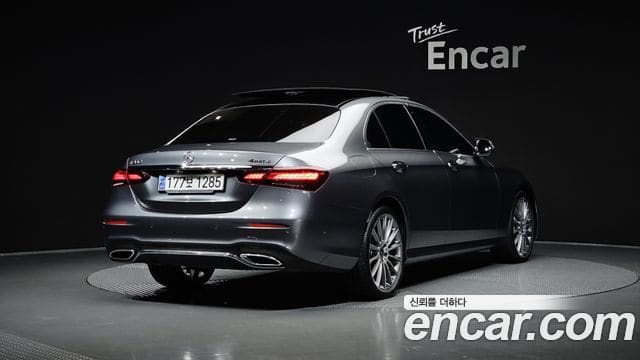 Mercedes-Benz E-Class — фото 1