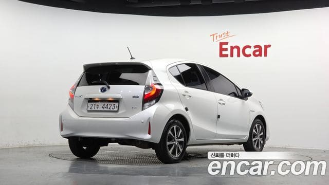 Toyota Prius C — фото 1