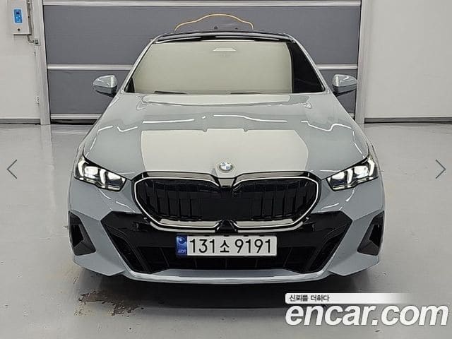 BMW 5 Series — фото 1