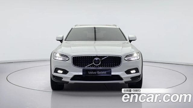 Volvo V90 Cross Country — фото 1