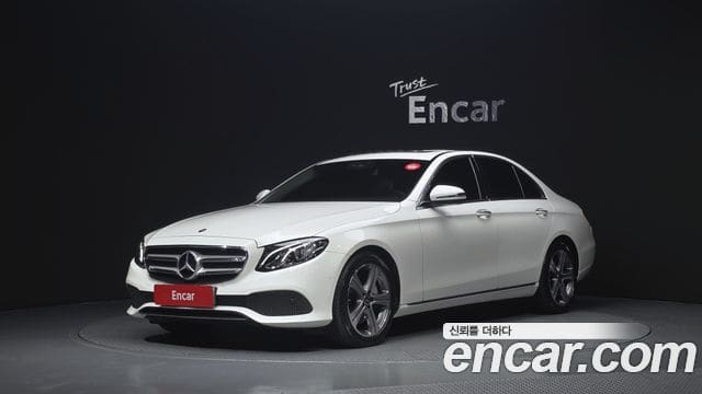 Mercedes-Benz E-Class — фото 1