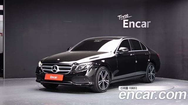 Mercedes-Benz E-Class — фото 1