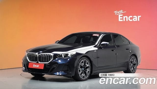 BMW 5 Series — фото 1
