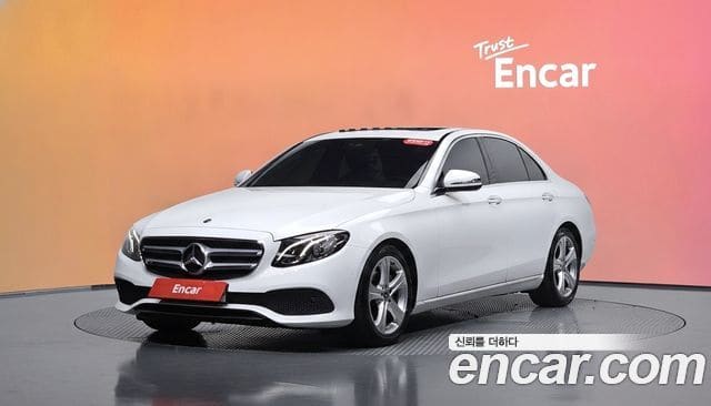 Mercedes-Benz E-Class — фото 1