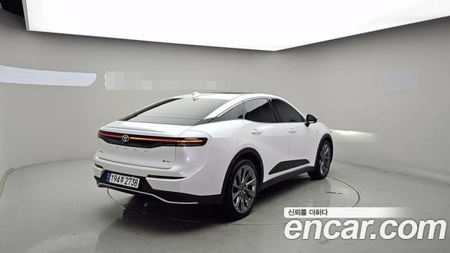 Toyota Crown Crossover — фото 1