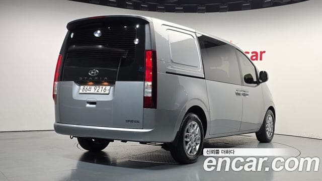 Hyundai Staria — фото 1