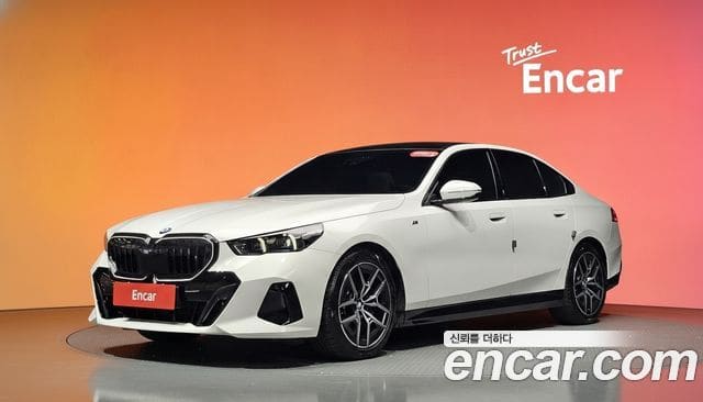 BMW 5 Series — фото 1