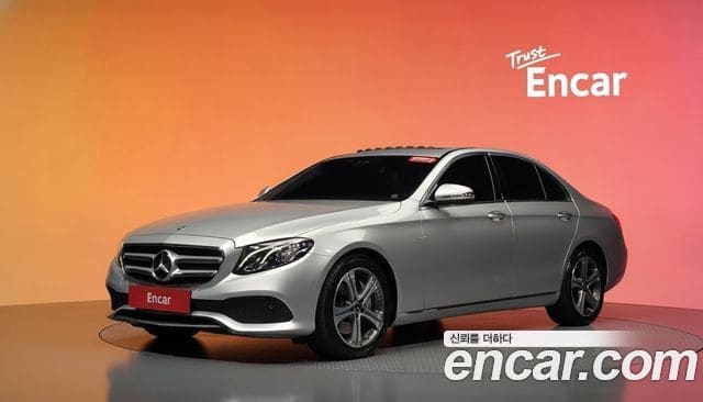 Mercedes-Benz E-Class — фото 1