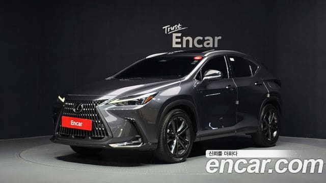 Lexus NX350h — фото 1