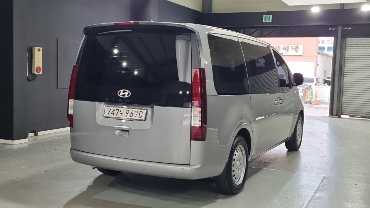 Hyundai Staria — фото 1