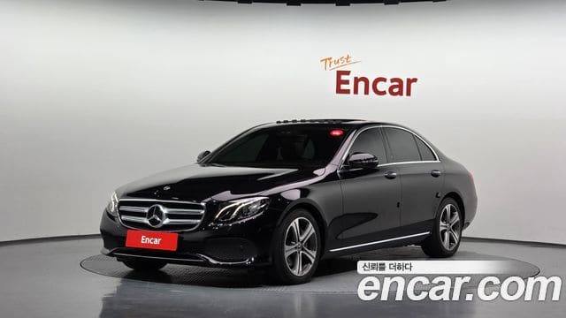 Mercedes-Benz E-Class — фото 1