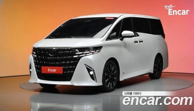 Toyota Alphard — фото 1