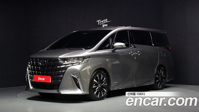 Toyota Alphard — фото 1