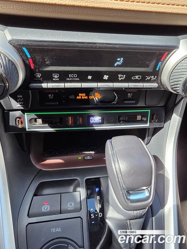 Toyota RAV4 — фото 1