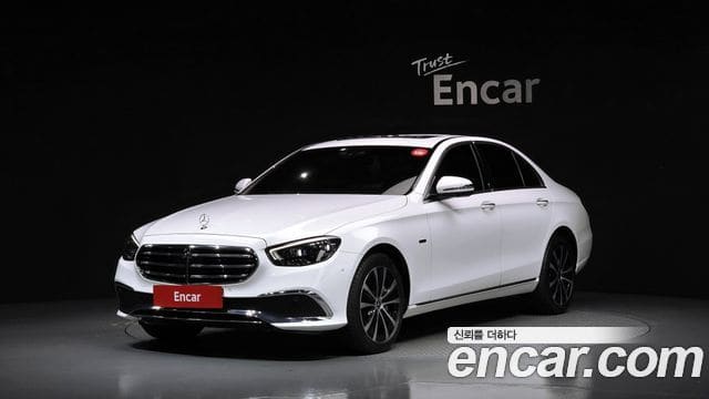 Mercedes-Benz E-Class — фото 1