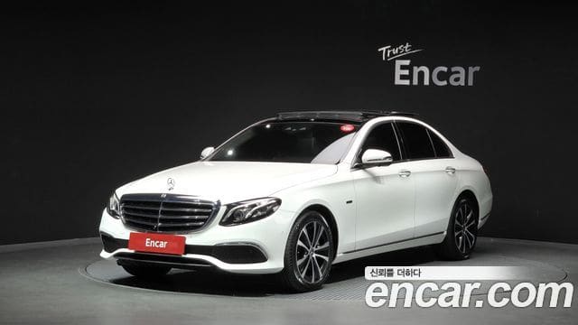 Mercedes-Benz E-Class — фото 1