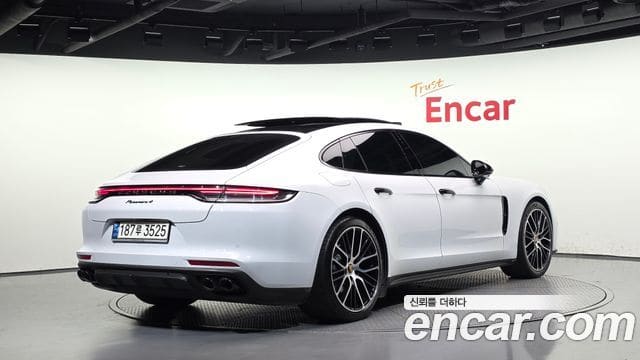 Porsche Panamera — фото 1
