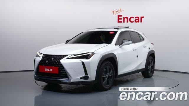 Lexus UX250h — фото 1