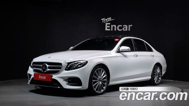 Mercedes-Benz E-Class — фото 1