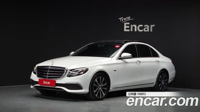 Mercedes-Benz E-Class — фото 1