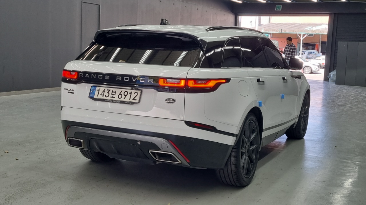 Land Rover Range Rover Velar — фото 1