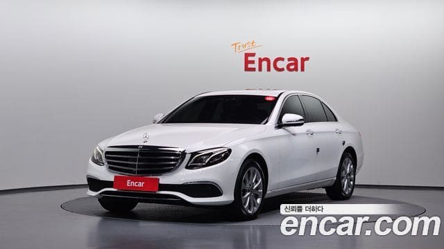 Mercedes-Benz E-Class — фото 1