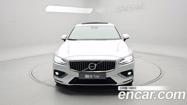 Volvo S60 — фото 1