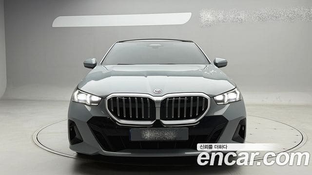 BMW 5 Series — фото 1