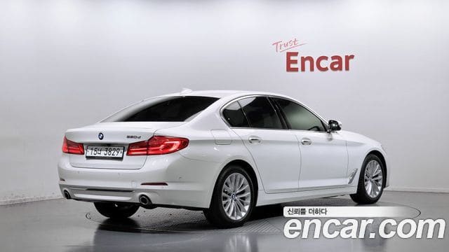 BMW 5 Series — фото 1