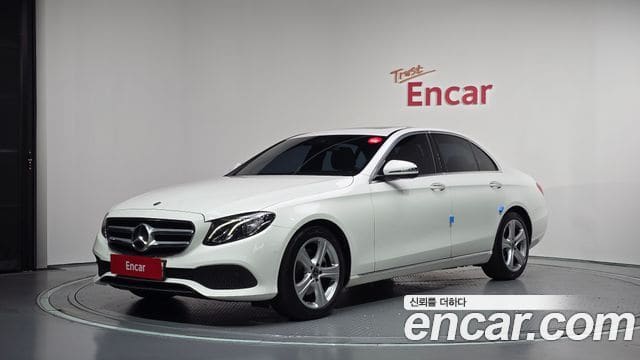 Mercedes-Benz E-Class — фото 1