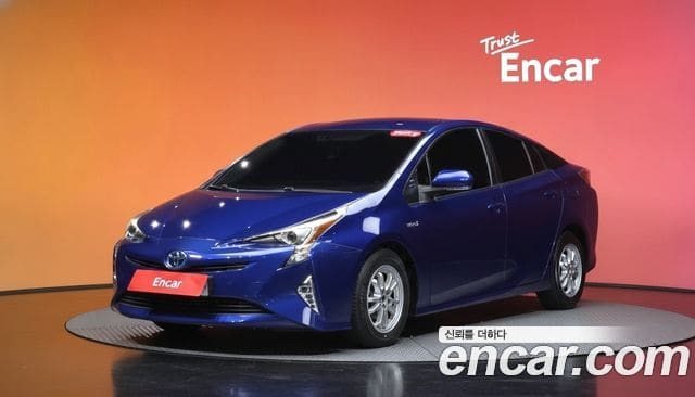 Toyota Prius — фото 1